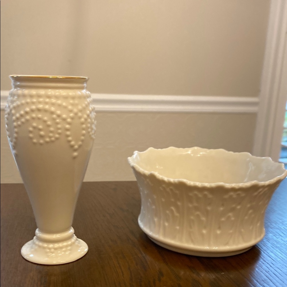 Elegant Cream Vase and Bowl Set
